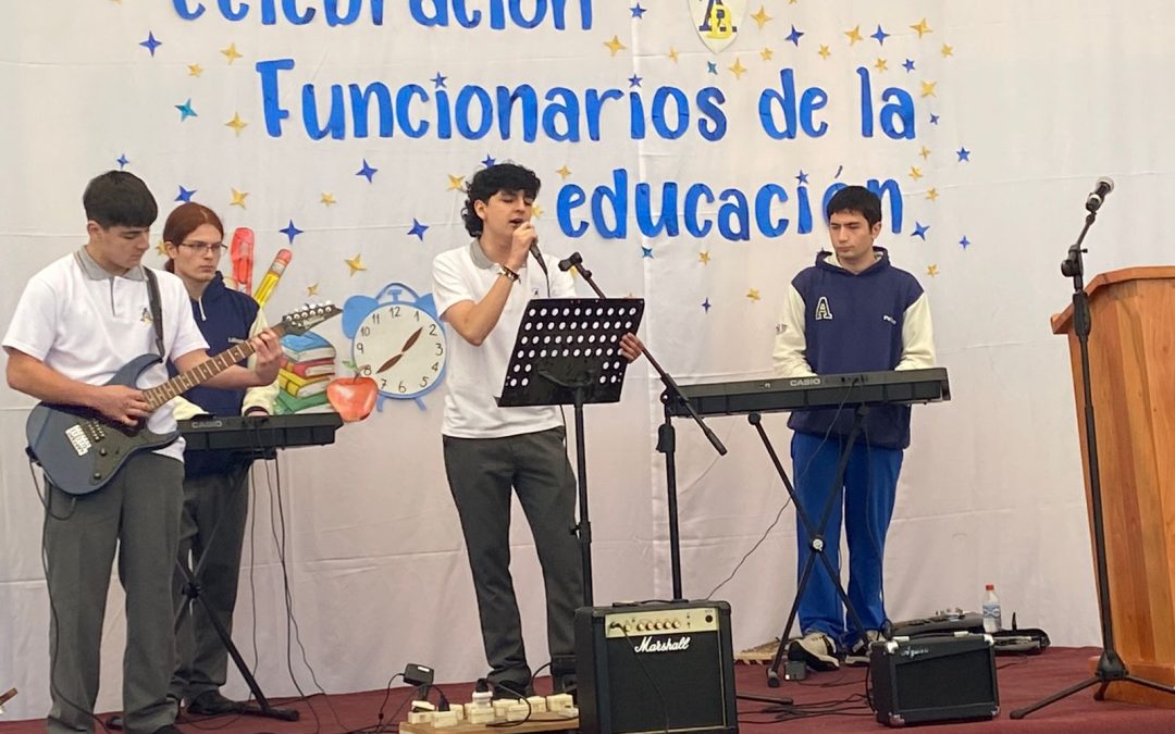 Centro general de estudiantes realizó emotivo acto dedicado a los profesores y asistentes de la educación