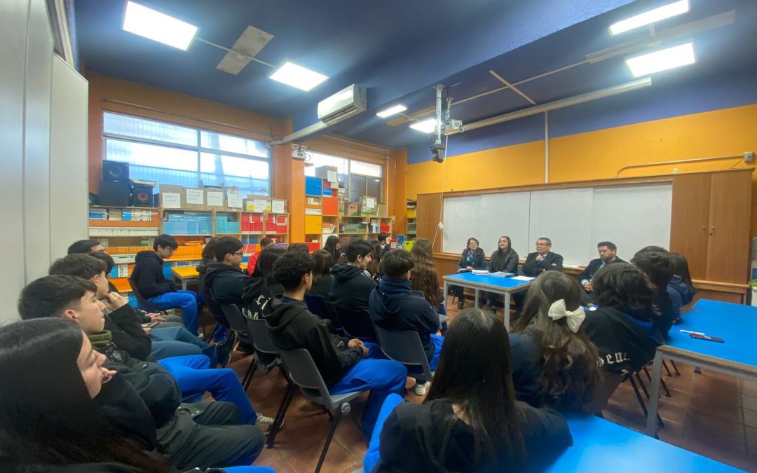 Centro General de estudiantes y directivas de los cursos de enseñanza media, participan en reunión con Direccion del Instituto Andrés Bello