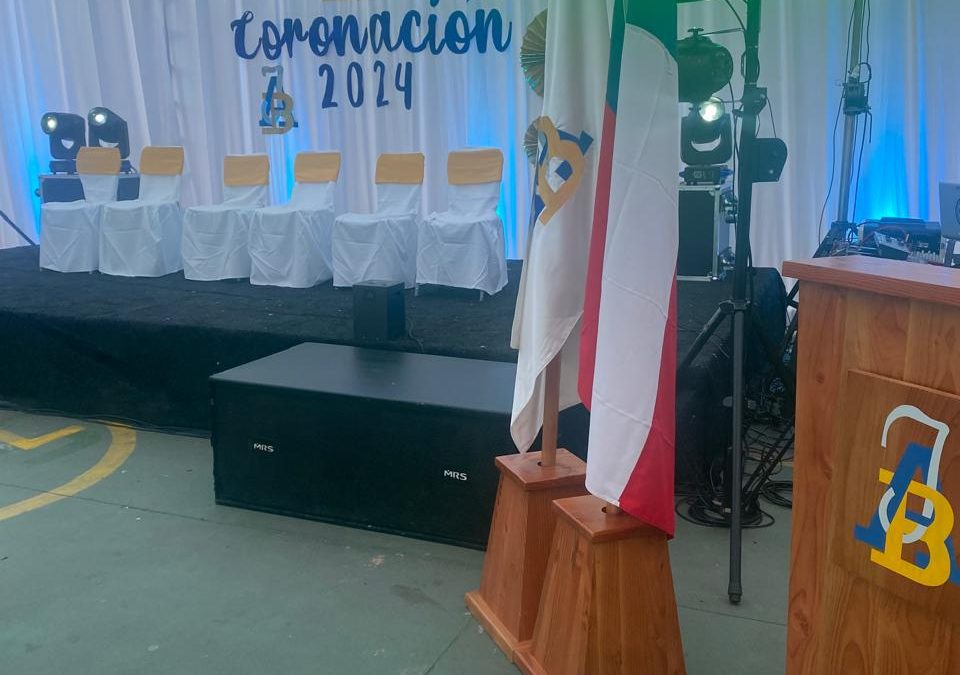 EMOTIVA CEREMONIA DE CORONACIÓN ESTUDIANTES INSTITUTO ANDRÉS BELLO