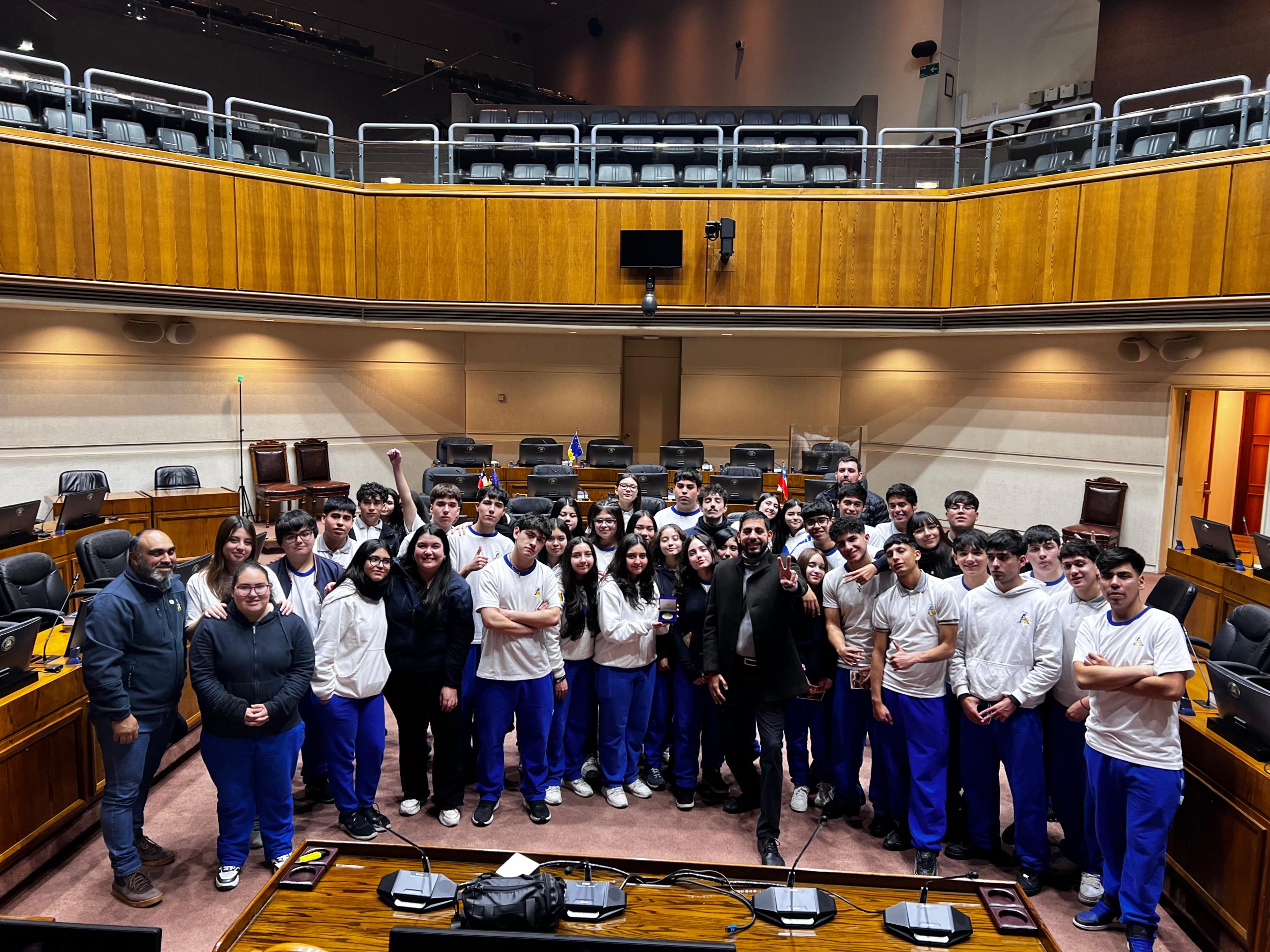 ESTUDIANTES DEL INSTITUTO ANDRÉS BELLO DE TALCA VISITAN VALPARAÍSO EN ENRIQUECEDORA SALIDA PEDAGÓGICA