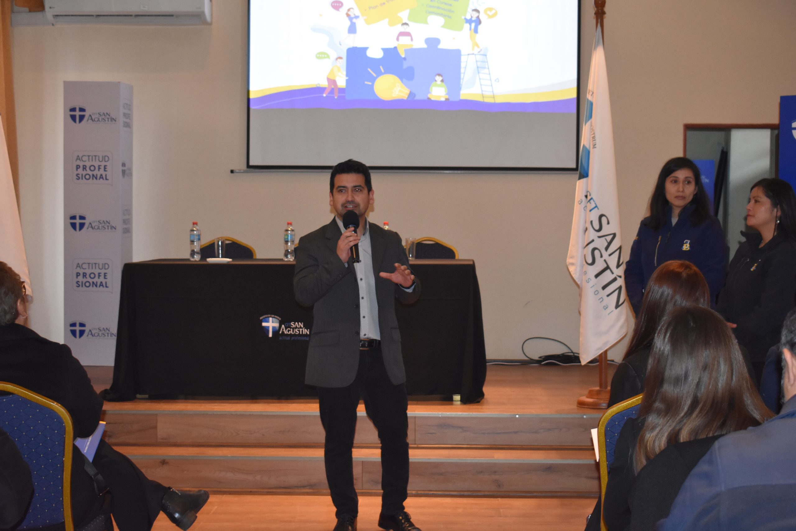 EXITOSO SEMINARIO “EDUCAR EN LA DIVERSIDAD” REUNIÓ A COMUNIDAD EDUCATIVA PARA REFLEXIONAR SOBRE INCLUSIÓN