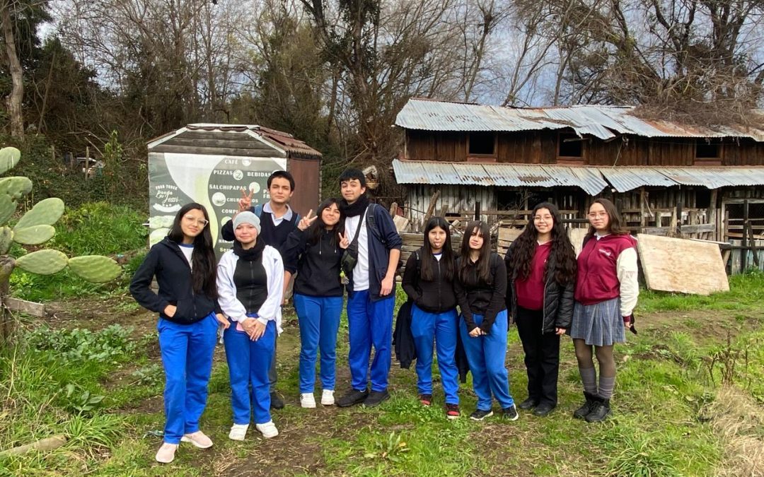 Comité Ambiental IAB y Taller Ecogeneración visitan Jardín Ecológico de Fundación CRATE